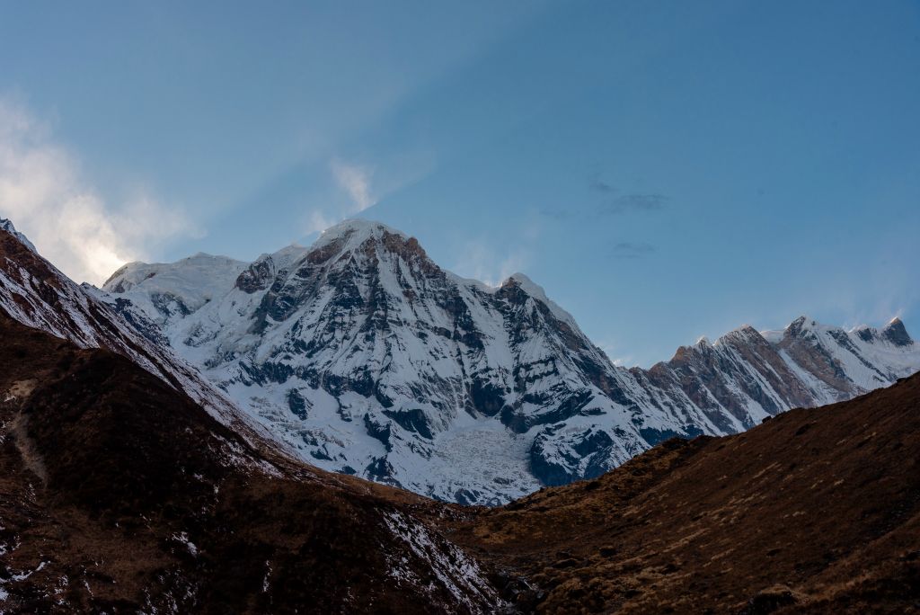 Vers l'ouest, l'Annapurna Sud et le Bharha Chuli (les 12 Pics)